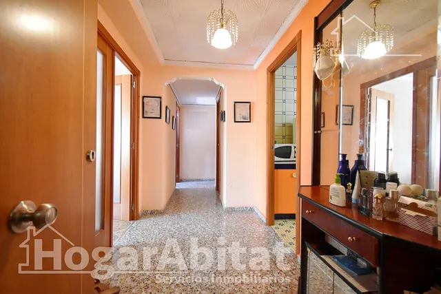 Muy amplio con balcón, exterior y muchísima luz natural — 26