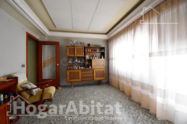 ¡MAGNÍFICA CASA! LUMINOSA CON GARAJE Y TERRAZA, CERCA DEL CE - foto 4