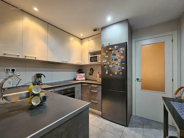 Inmueble en venta con terraza, plaza de garaje y trastero junto al Metro Urgel! — 8
