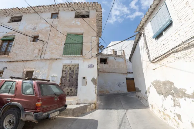 CASA PARA REFORMAR, MÁS TERRENO DE 250M2 — 2