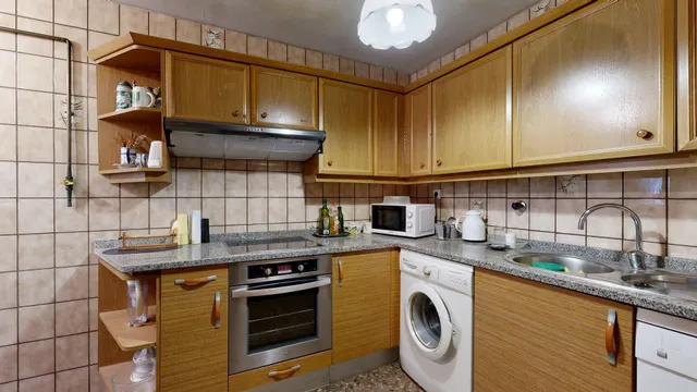 Amplia Vivienda en Avenida César Augusto con Garaje — 22