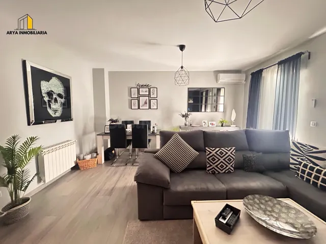 CHALET ADOSADO TOTALMENTE REFORMADO · CALIDAD, LUZ Y CONFORT — 5