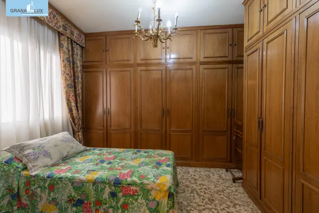 Amplia vivienda en pleno centro de Granada — 11