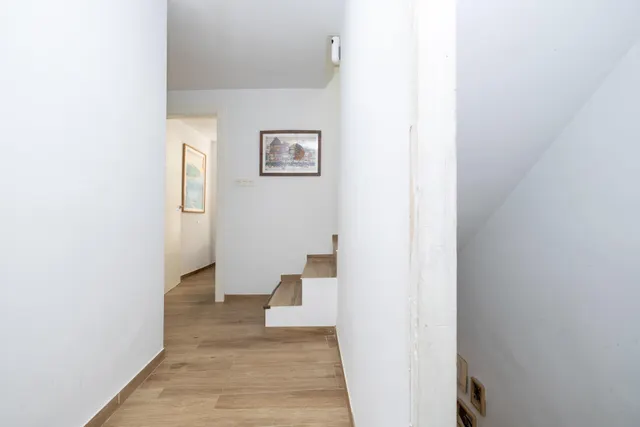 ¡Tu hogar soñado te espera en esta espectacular casa reformada! — 21