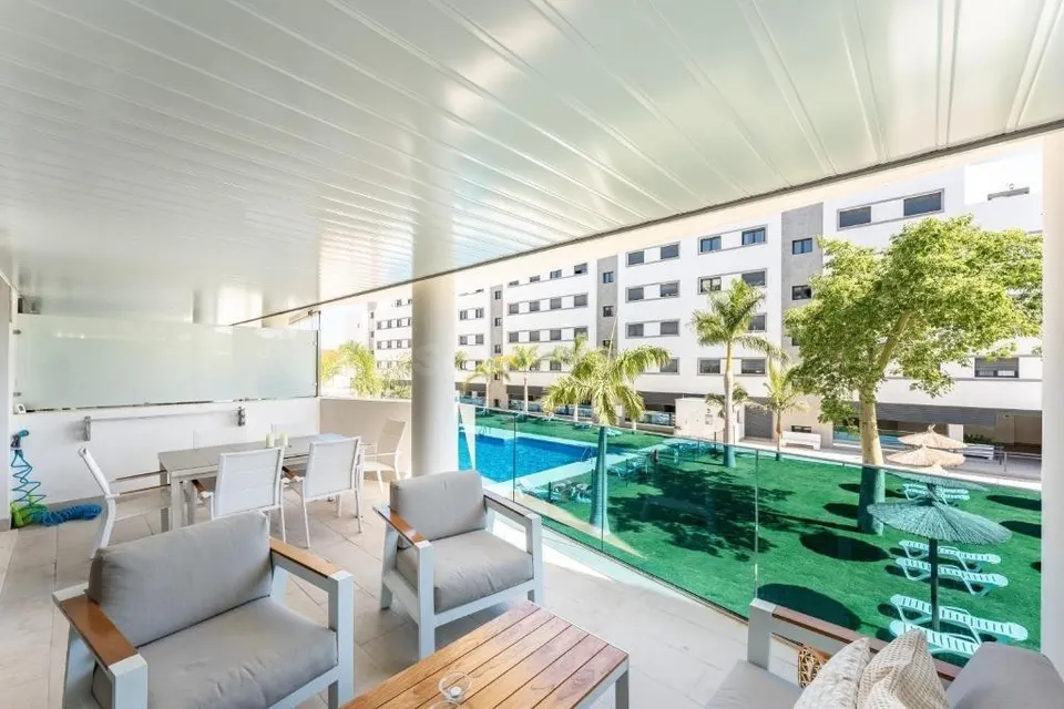 Piso AMPLIO de 3 Dorm. a ESTRENAR YA!! con TERRAZA 54 m2, , con piscinas y parques!! En Las Lagunas de Mijas