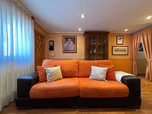 ENCANTADORA CASA DE PUEBLO LISTA PARA ENTRAR Y DISFRUTAR DE  - foto 5