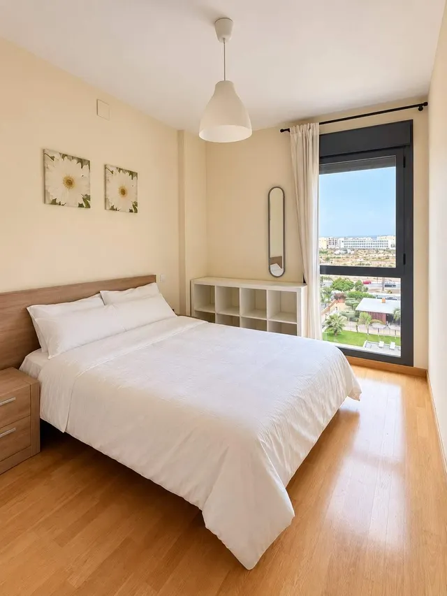 Amplio y moderno piso en Alicante, zona Paus con piscina y parking — 12