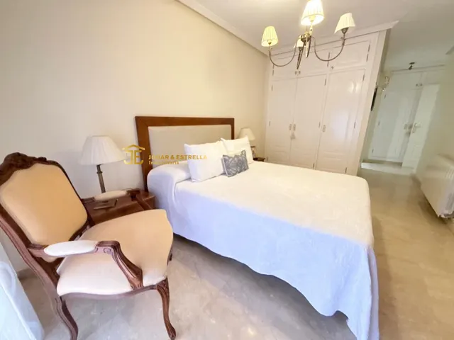 PISO DE LUJO CON TRES DORMITORIOS Y DOS PLAZAS DE GARAJE. — 20