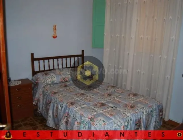 EST/ Piso amueblado para ESTUDIANTES con TRES dormitorios en - foto 5