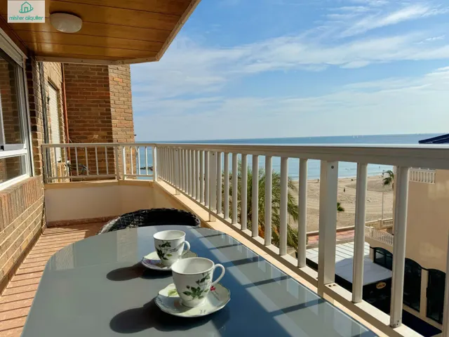 Apartamento 3 habitaciones 92m² en alquiler - 1a linea — 50
