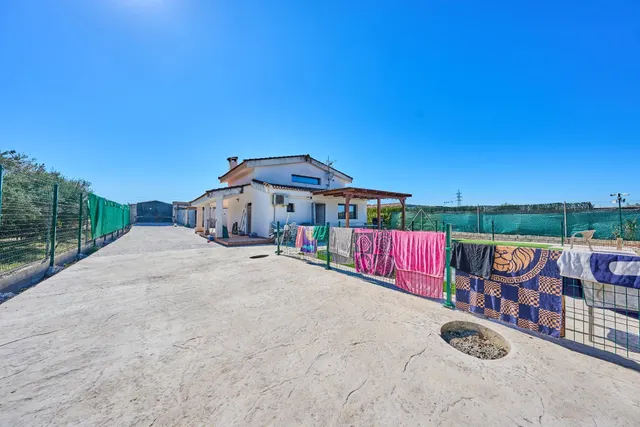 Casa con terreno y piscina en Churriana de la vega — 31