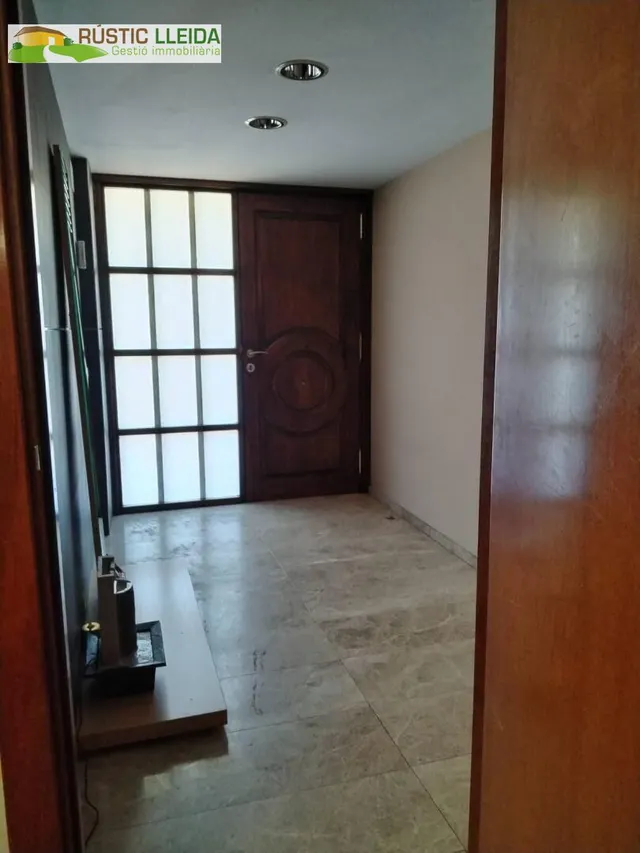 Casa unifamiliar en Mollerussa con gran jardín privado. — 21