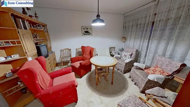AMPLIA CASA EN TOBARRA CON 4 habitaciones , PATIO Y GARAJE — 4
