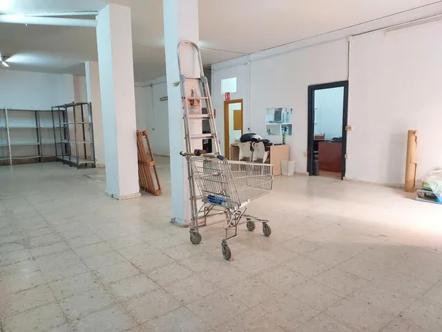 MIRAFLORES- HUERTA DE HIERRO- Local de 151 m2 — 2