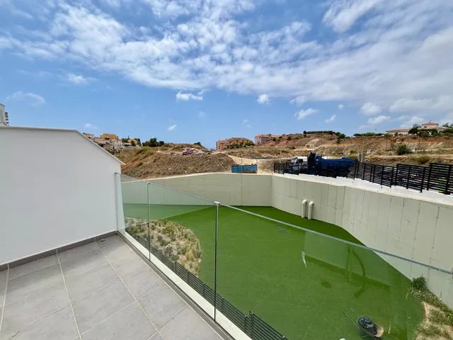 Moderno Apartamento en Fuengirola con Vistas y Amplias Zonas Comunes por €310,000 — 19