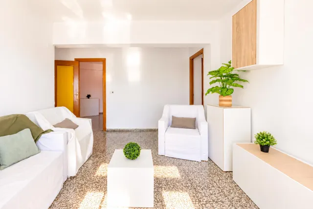 Piso con gran balcón en Avenida Burjasot — 13