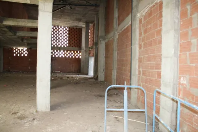 Local comercial en Orihuela cerca del Colegio Santo Domingo y de la Casa Museo de Miguel Hernández. — 9