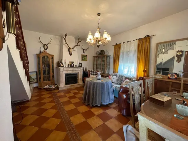 CASA DE CAMPO CON OLIVOS Y 1 HECTAREA EN ALCUESCAR - foto 4