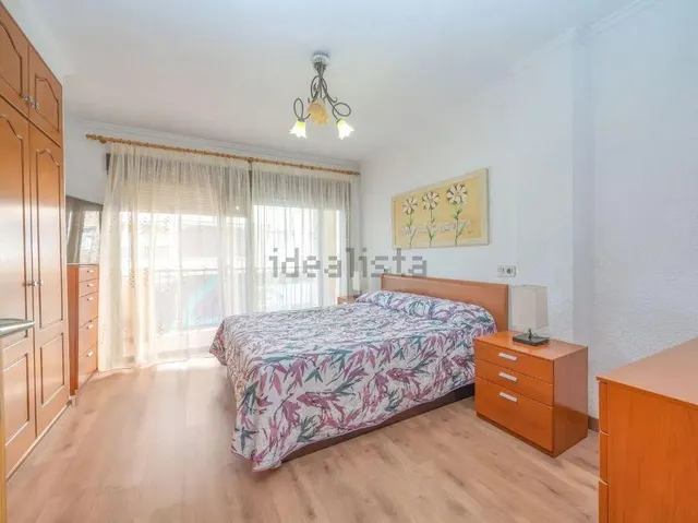 Duplex reformado junto al paseo marítimo y el parque Reina Sofía. — 23