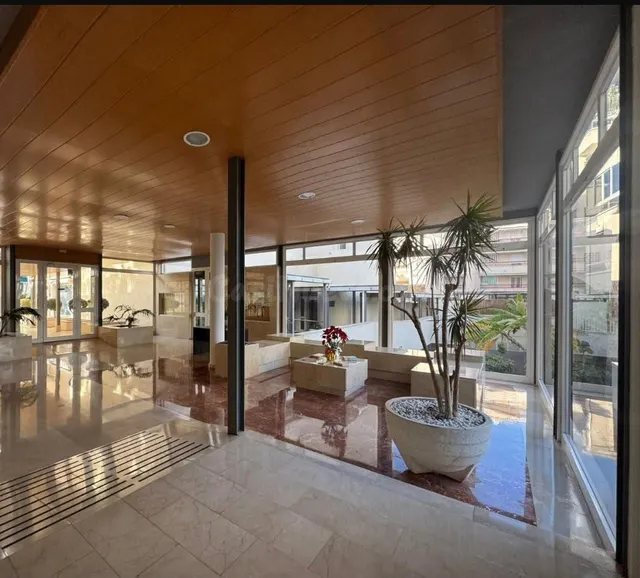 Amplio Apartamento en Albir con Terraza y Piscina a Pocos Pasos del Mar — 4