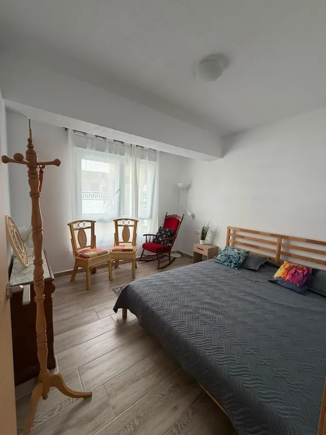 Apartamento reformado con terraza, Alicante, Torrevieja. 3 habitaciones, 100 m2, 90 metros del mar — 9