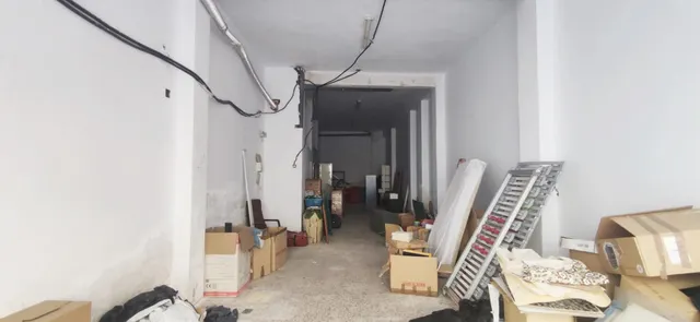 LOCAL EN VENTA EN ZONA DE PASO, FRENTE CENTRO DE SALUD DOCTOR SAPENA. — 3