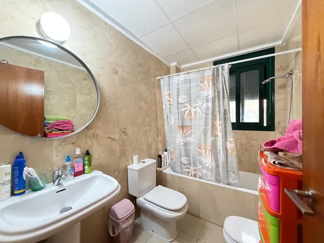 BUNGALOW EN PLANTA BAJA EN ROJALES CON JARDÍN DE 90 M2. 2 DORM. 1 BAÑO. SUPERFICIE DE 75 M2. PISCINAS COMUNITARIAS. — 25