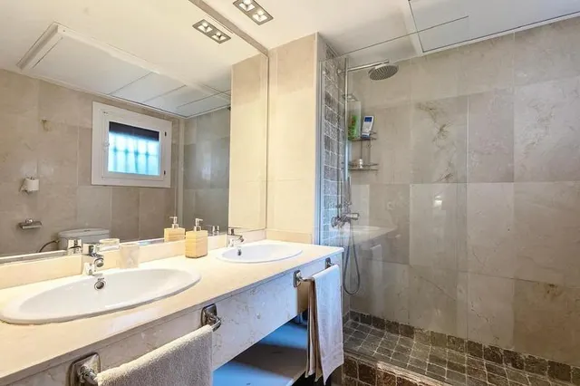 Pareado 3 habitaciones 238664m² en alquiler - Nueva Andalucia — 21