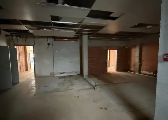 LOCAL COMERCIAL EN VENTA EN CASTELLÒ D'EMPÚRIES — 9