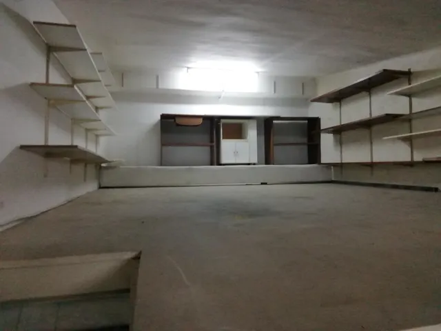 Plaza de garaje cerrado con altillo — 12