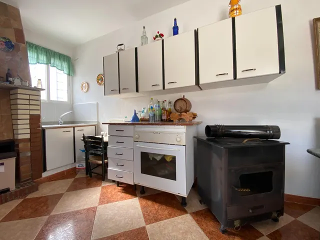 Se vende cortijo a distancia de a pie al pueblo — 9