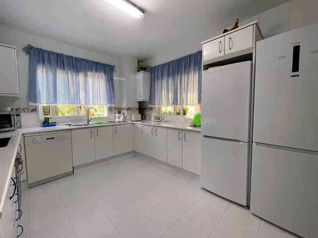 ¡CHICAS ESTUDIANTES! ÚLTIMA HABITACIÓN EN CHALET A COMPARTIR EN VILLANUEVA DE LA CAÑADA (MADRID). — 2
