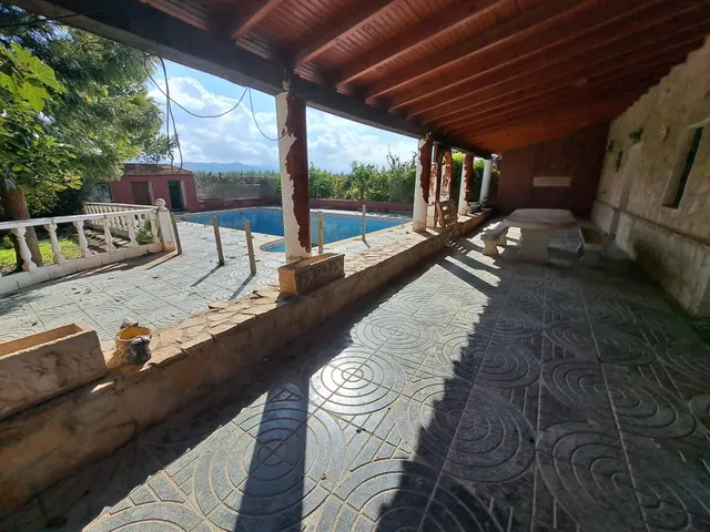 FINCA RURAL CON 4 VIVIENDAS Y NAVE — 35