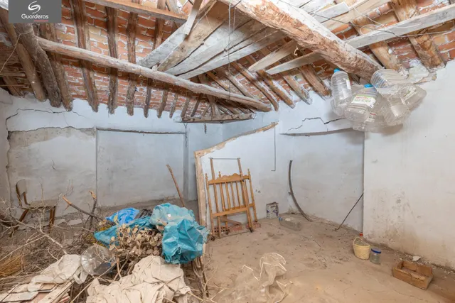 CASA PARA REFORMAR EN CAMPOTEJAR — 23