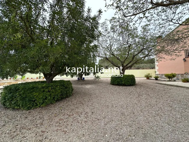 Chalet a la venta en Cocentaina, Alicante. — 47
