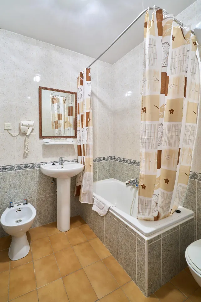 Edificio hotelero en venta en Calle Calleja — 18
