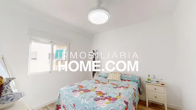 Amplio piso semireformado con terraza orientación sur en La Victoria, junto a Plaza de la Merced y a 5 minutos del Centro Histórico de Málaga — 17