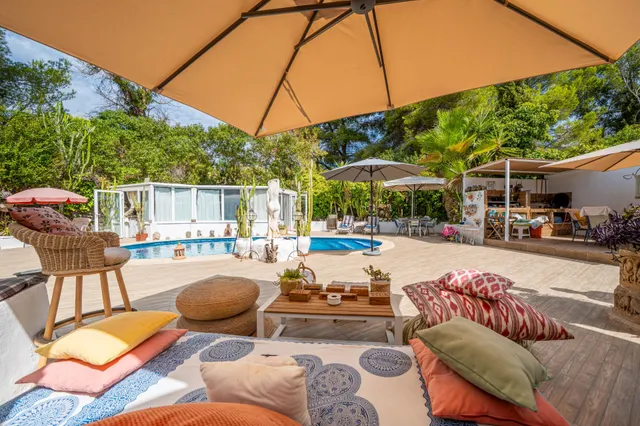 Casa con piscina y gran privacidad en parcela de 1.000 m2 — 6