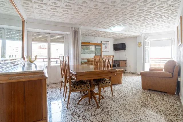 Amplio y céntrico piso de 4 habitaciones, 2 baños completos 