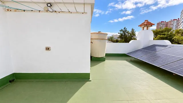 Casa de dos plantas con parcela, amplios exteriores, aparcamiento y azotea en Las Palmas de Gran Canaria — 17