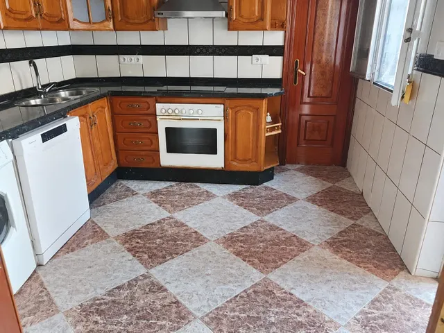 Casa de una planta con 4 Domitorios y patio en la zona de Cañero. — 3