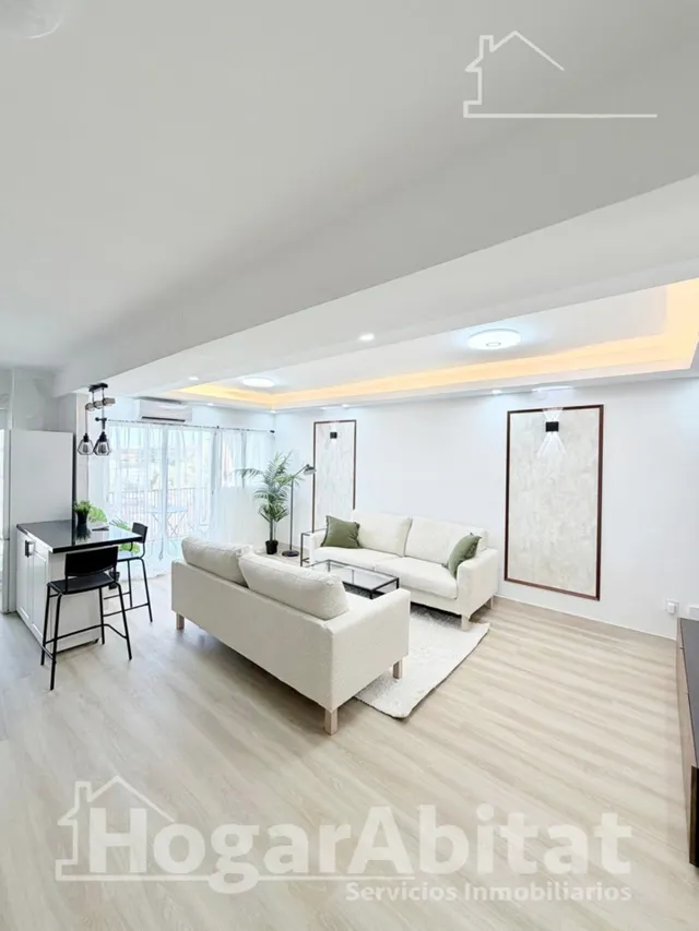 Reforma a estrenar y diseño moderno en este luminoso piso  con balcón — 2