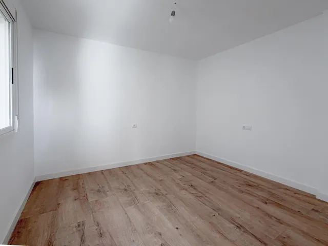 Espectacular bungalow reformado, con amplia terraza y parking para coche dentro de la parcela, en urbanización exclusiva con piscina comunitaria — 24