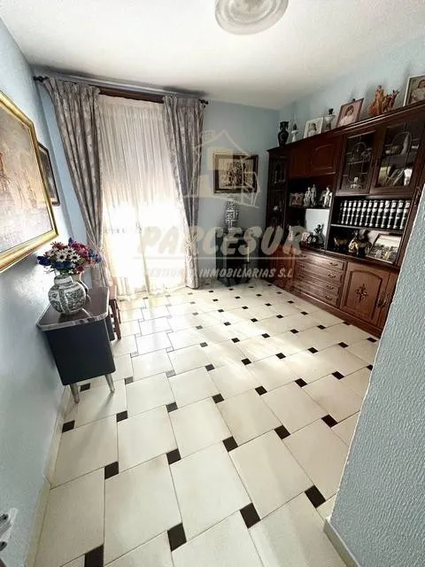 EDIFICIO CON VIVIENDAS Y ESPACIO PARA ALMACEN O APARTAMENTOS - foto 4