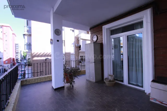 Vivienda con amplia terraza y grandes posibilidades en Los Remedios — 2