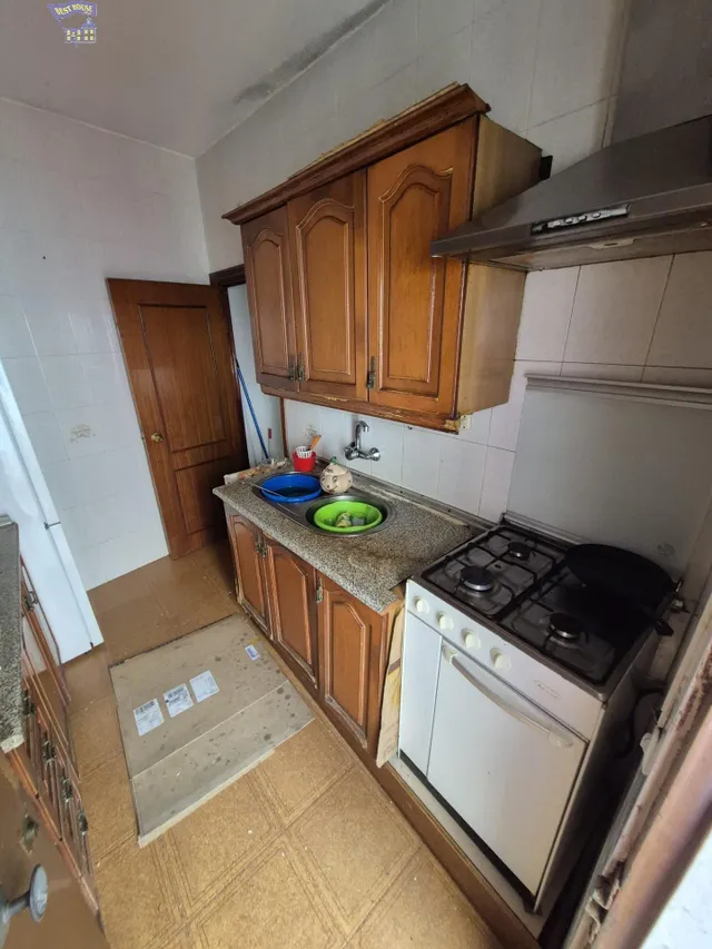 SE VENDE CASA EN PRIMERA PLANTA EN PATIO DE VECINOS EN ZONA  - foto 3