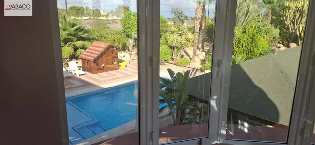 Elegante chalet con maravilloso jardín y vistas privilegiadas. — 38