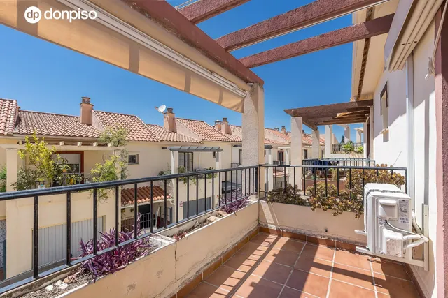 ADOSADA EN URBANIZACIÓN EN HUETOR VEGA — 25