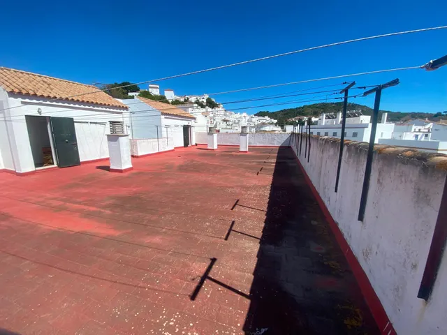Amplio piso de 4 dormitorios con terraza en Calle San Antonio – Alcalá de los Gazules — 38