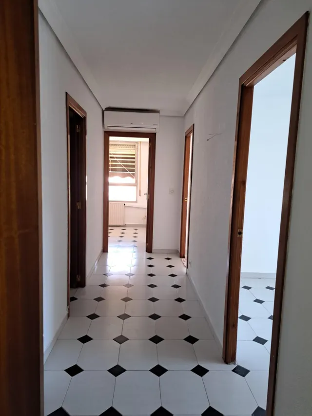 Amplio piso con 4 dormitorios y vistas al mar y Benidorm en zona Levante. — 28
